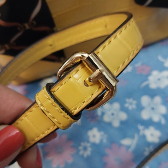 3122 Medium Ann Klein Cross Body Shoulder Bag In Gold and Black - Picture 6 of 13